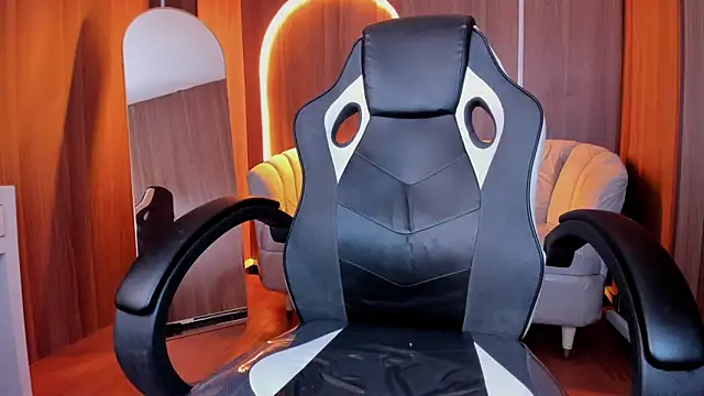  mia collins b  online show from October 30, 2025, 12:58 pm