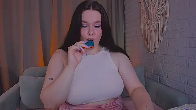 ritashinee online show from March 12, 2025, 3:35 am