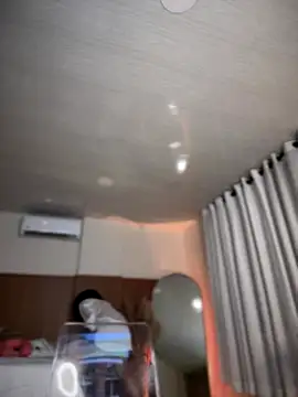 Lianh Benett online show from September 14, 2025, 7:42 am