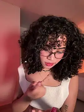 Lianh Benett online show from March 2, 2025, 10:37 am