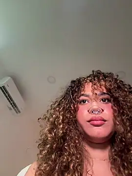 Lianh Benett online show from July 19, 2026, 2:20 am