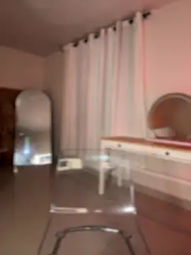 Lianh Benett online show from March 8, 2025, 4:45 am