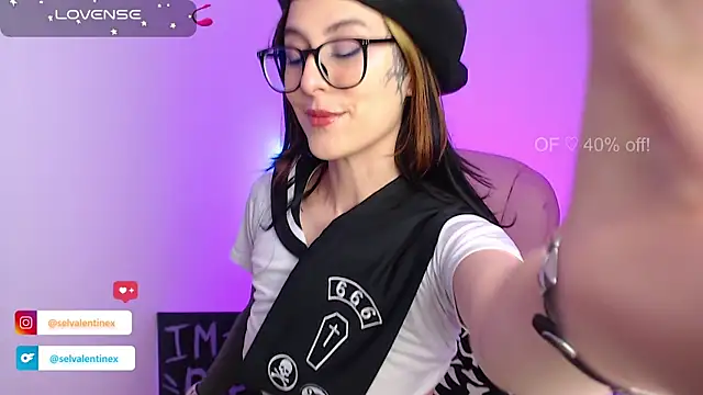 selvalentinex online show from September 27, 2025, 2:28 am