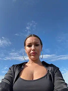 Syka0001 online show from February 11, 2025, 8:37 am