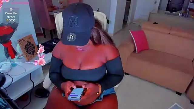 Snapshot of Naomii_King chatting on March 6, 2026, 10:49 pm Naomii King online show from March 6, 2026, 10:49 pm