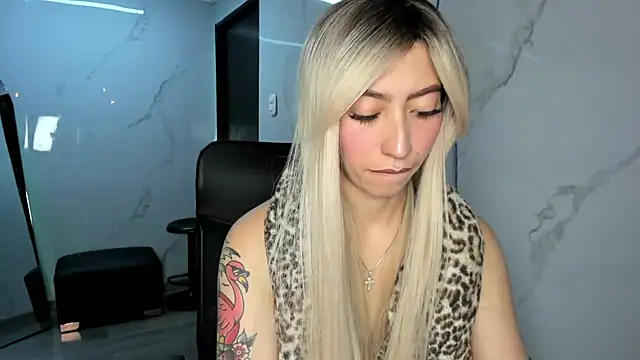 LilithCooperr  online show from October 10, 2025, 9:37 pm