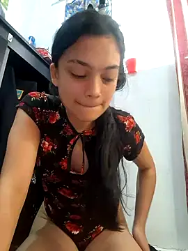 littlemelii online show from December 19, 2024, 4:24 pm