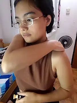 littlemelii online show from July 18, 2026, 11:35 pm