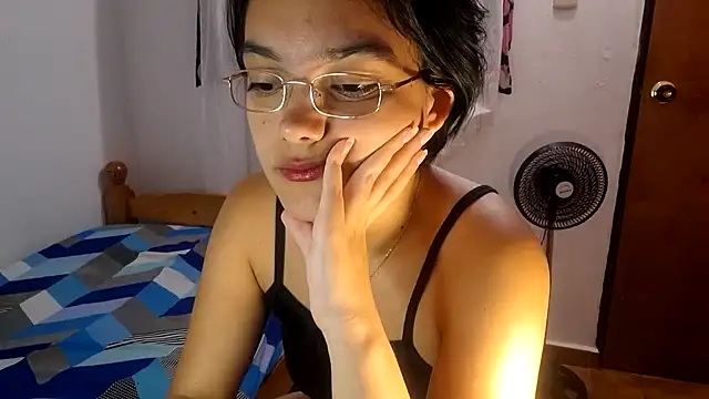 littlemelii online show from July 17, 2026, 10:29 pm