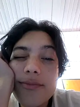 littlemelii online show from June 17, 2026, 2:22 am