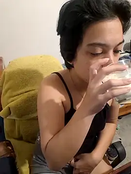 littlemelii online show from July 3, 2026, 4:02 pm
