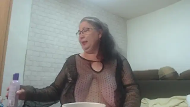 EmmaSquirt online show from May 7, 2026, 4:50 am