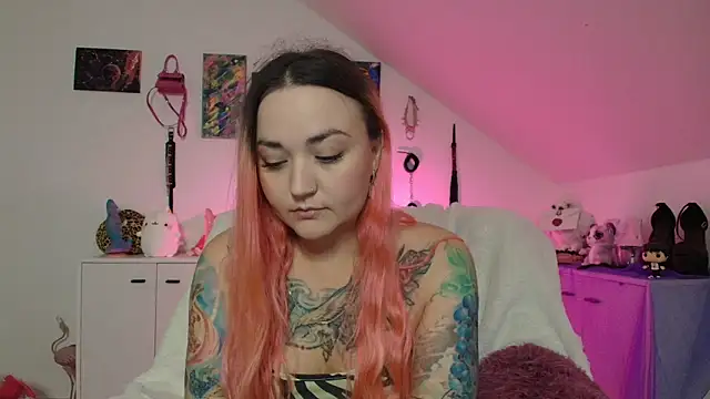 PinkHurricaneOfficial online show from September 24, 2025, 1:17 pm