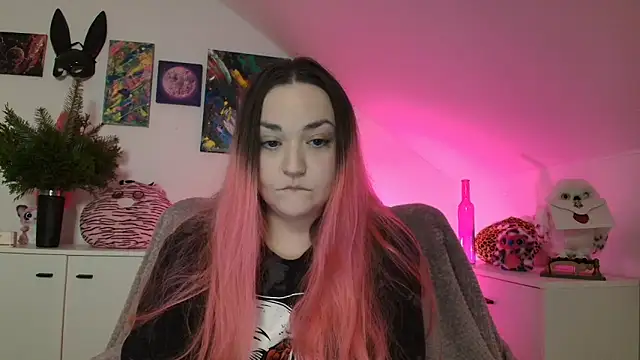 PinkHurricaneOfficial online show from March 10, 2026, 5:28 pm