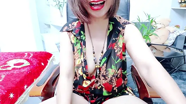 Snapshot of Miu-Le chatting on June 2, 2026, 10:32 pm Miu-Le online show from June 2, 2026, 10:32 pm