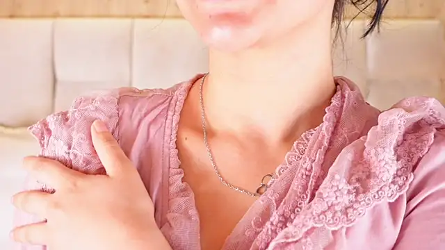 KiraKayleigh1 online show from July 5, 2026, 12:12 pm