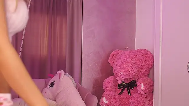 ClaraHazel online show from May 1, 2026, 5:45 am