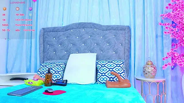 Snapshot of EmyBlue chatting on March 6, 2025, 11:25 am EmyBlue online show from March 6, 2025, 11:25 am