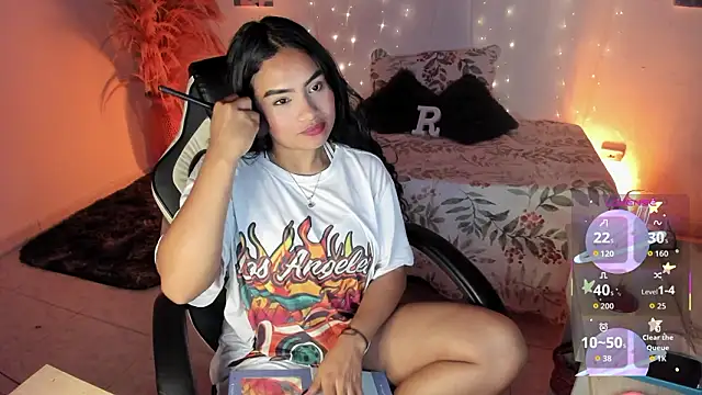 Snapshot of Riana_Kean chatting on February 3, 2026, 12:21 am Riana Kean online show from February 3, 2026, 12:21 am