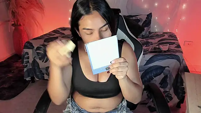 Snapshot of Riana_Kean chatting on March 20, 2026, 2:56 am Riana Kean online show from March 20, 2026, 2:56 am