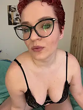 MrMrsRight online show from May 4, 2026, 6:17 am
