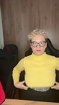 MrMrsRight online show from September 30, 2025, 5:57 am