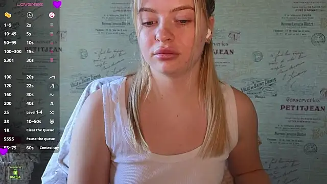 RinaBlondie online show from March 22, 2025, 8:18 am