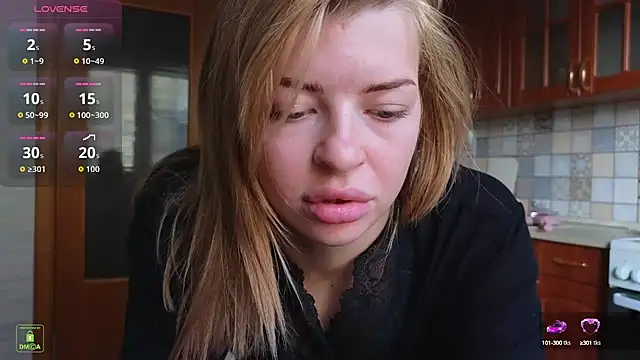 RinaBlondie online show from September 27, 2025, 12:44 pm