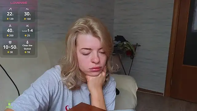 RinaBlondie online show from October 22, 2025, 8:03 am