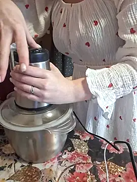  Kitti  online show from March 20, 2025, 3:04 pm