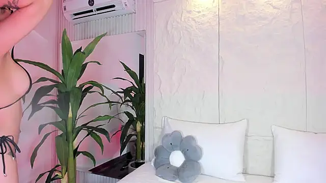 MiaCollson online show from February 20, 2026, 8:00 pm