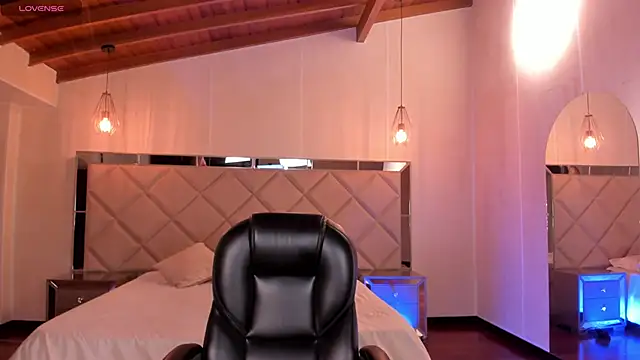 AmberLewis  online show from November 19, 2025, 2:55 am