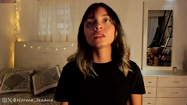 Norma-Jeaane online show from February 5, 2025, 9:40 pm