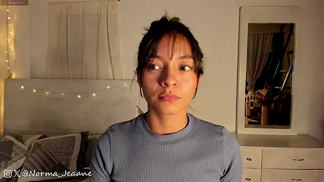 Norma-Jeaane online show from February 1, 2025, 11:37 pm