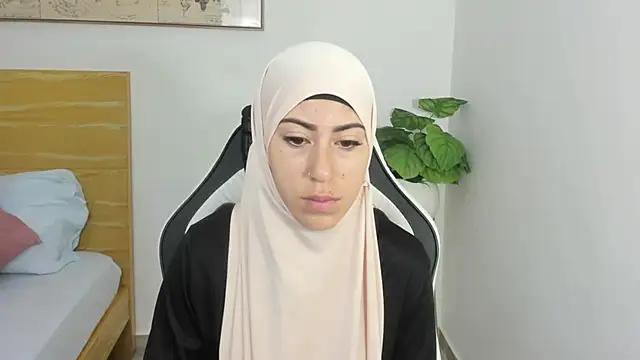 chaymae nah  online show from February 11, 2025, 12:15 pm