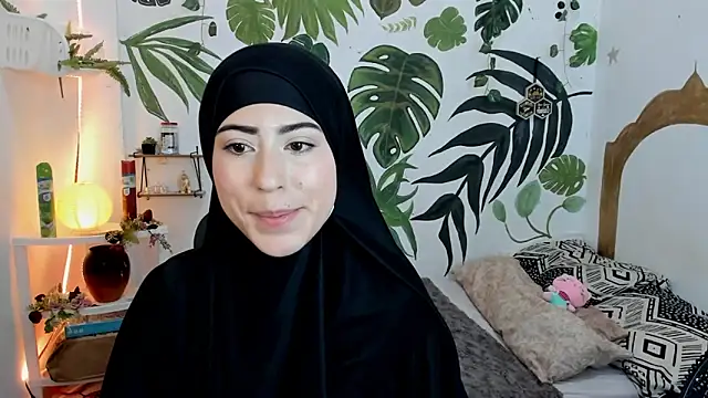 chaymae nah  online show from October 10, 2025, 3:18 am