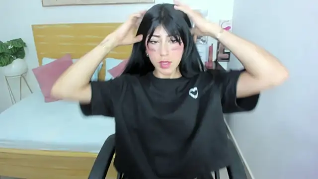 chaymae nah  online show from February 22, 2025, 12:51 pm