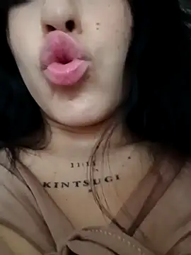 chaymae nah  online show from September 27, 2025, 8:15 pm