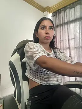 bella-black online show from June 3, 2026, 3:39 pm
