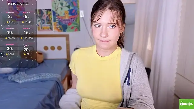 HanahCute online show from November 23, 2025, 3:33 pm