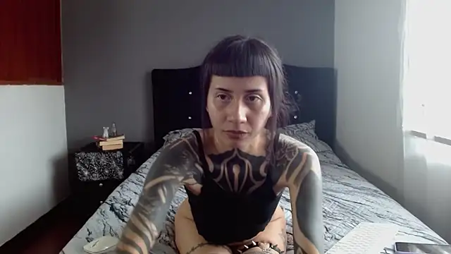 Emilia 1995 online show from September 22, 2025, 7:42 pm