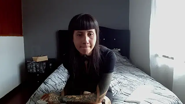 Emilia 1995 online show from July 15, 2026, 7:32 pm