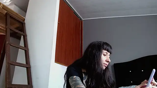 Emilia 1995 online show from July 25, 2026, 2:12 pm