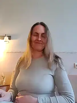 Evelina cute online show from May 2, 2026, 5:40 pm