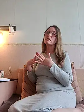 Evelina cute online show from May 10, 2026, 2:52 pm
