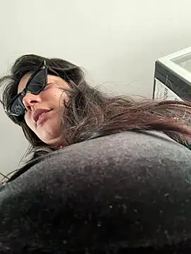 Snapshot of AmberGreyy_ chatting on July 23, 2026, 7:54 pm AmberGreyy online show from July 23, 2026, 7:54 pm