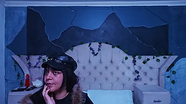AmberGreyy  online show from May 6, 2026, 4:44 pm
