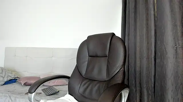 Teilor Creed online show from December 1, 2025, 7:59 pm