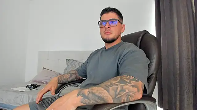 Teilor Creed online show from November 29, 2025, 6:19 pm