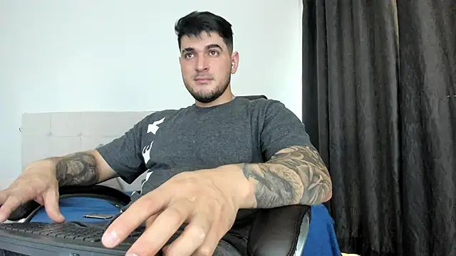 Teilor Creed online show from December 16, 2025, 6:56 pm